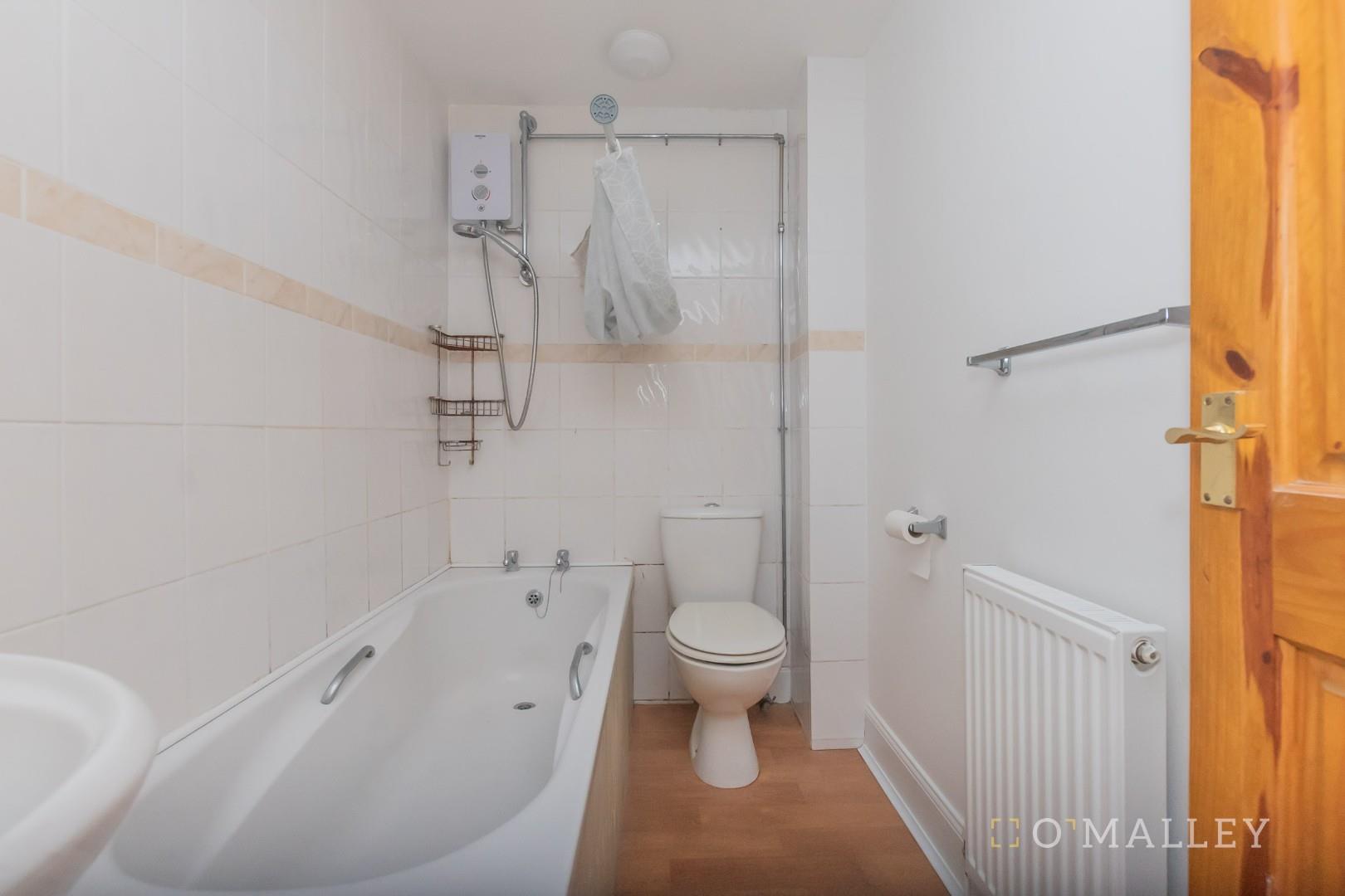 16. Bathroom 2.jpg